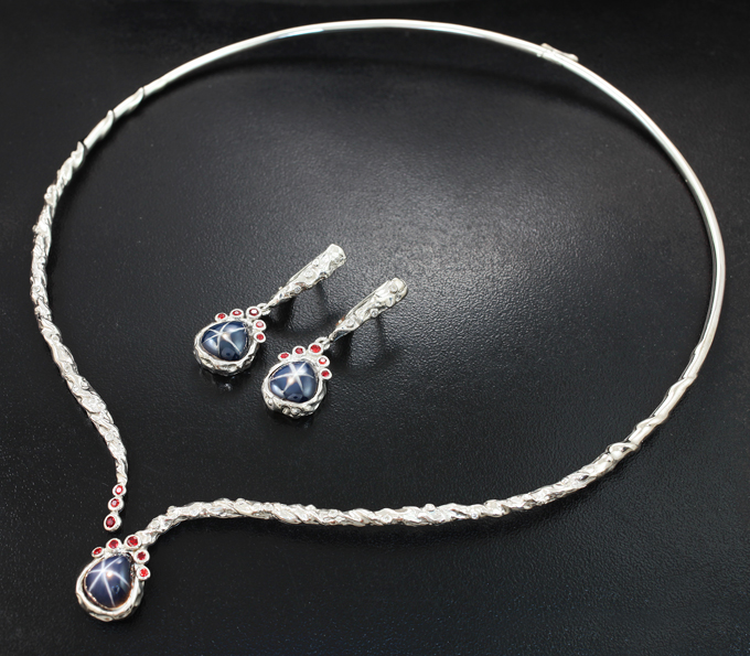 Серебро 925 Комплект со звездчатыми сапфирами 21,5 карата, красными сапфирами и бесцветными цирконами