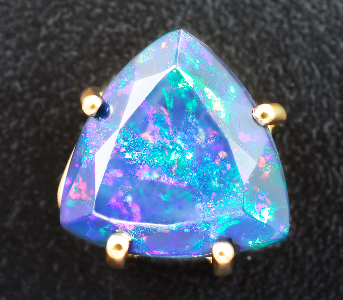 Золото Кулон с ограненным черным опалом 3,84 карата