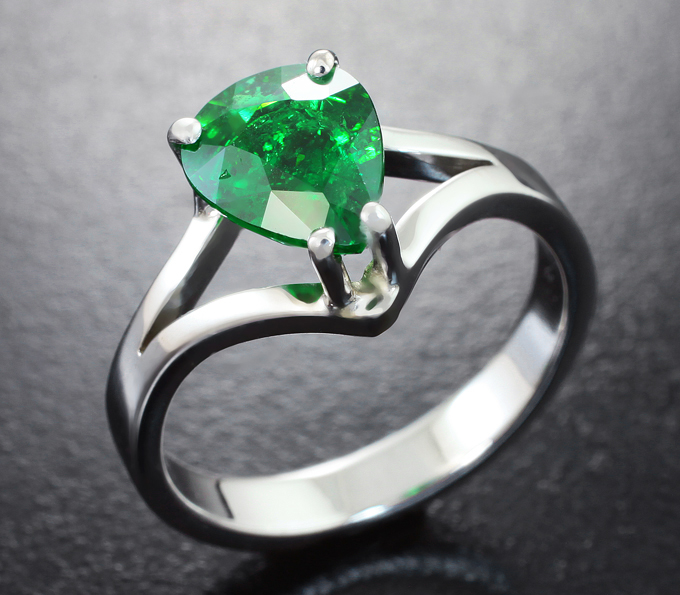 Золото Кольцо c цаворитом 2,16 карата