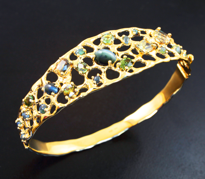 Золото Браслет с хризобериллом с эффектом кошачьего глаза 1,64 карата, уральскими александритами и диаспорами