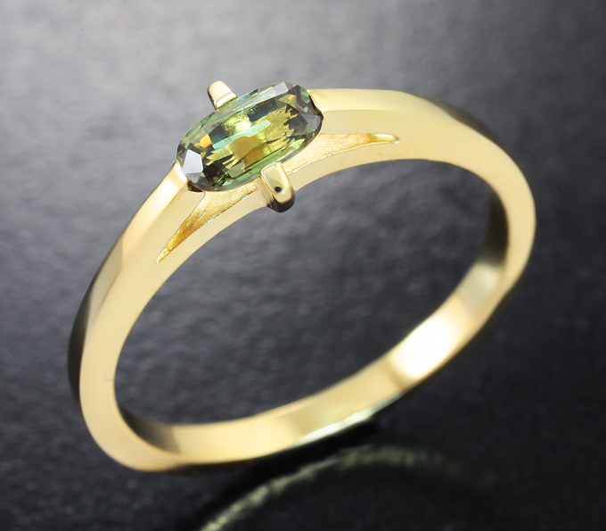 Золото Кольцо с александритом высокой чистоты 0,39 карата