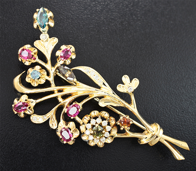 Золото Брошь с александритами 1,44 карата, рубинами и бриллиантами