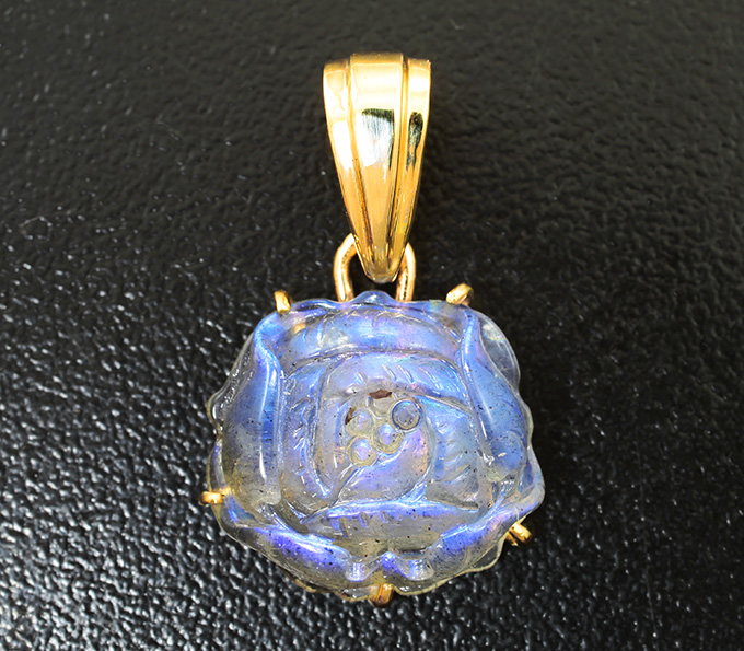 Золото Кулон с резным лабрадоритом 7,68 карата
