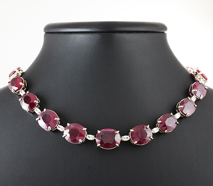 Золото Колье с рубинами 131,65 карата и муассанитами 6,1 карата