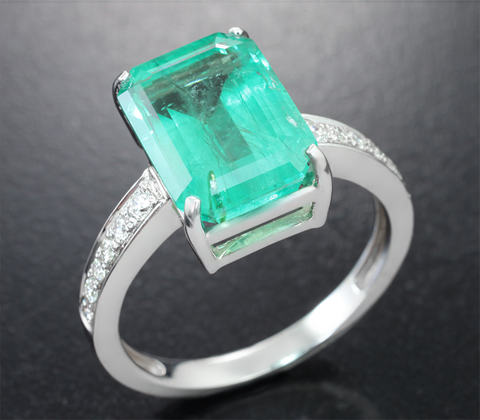 Золото Кольцо с уральским изумрудом 5,6 карата и бриллиантами