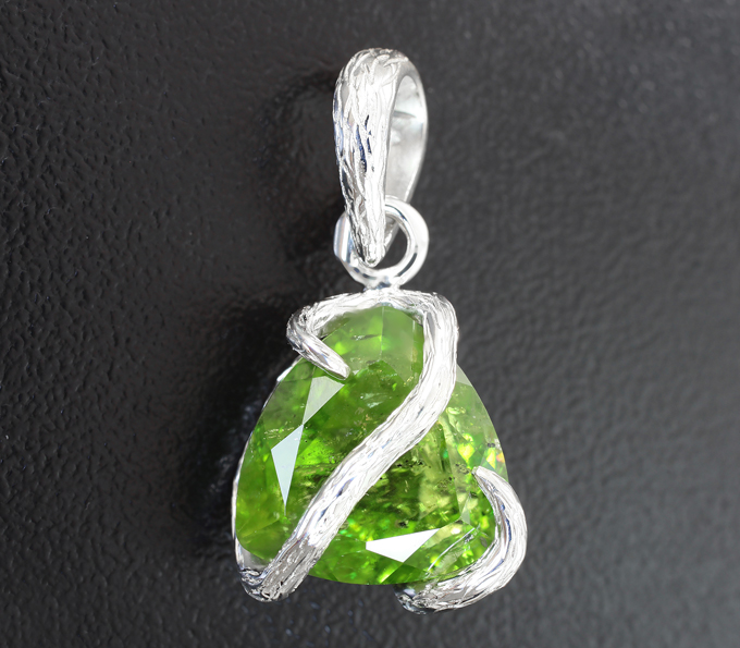 Золото Кулон с перидотом 9,28 карата