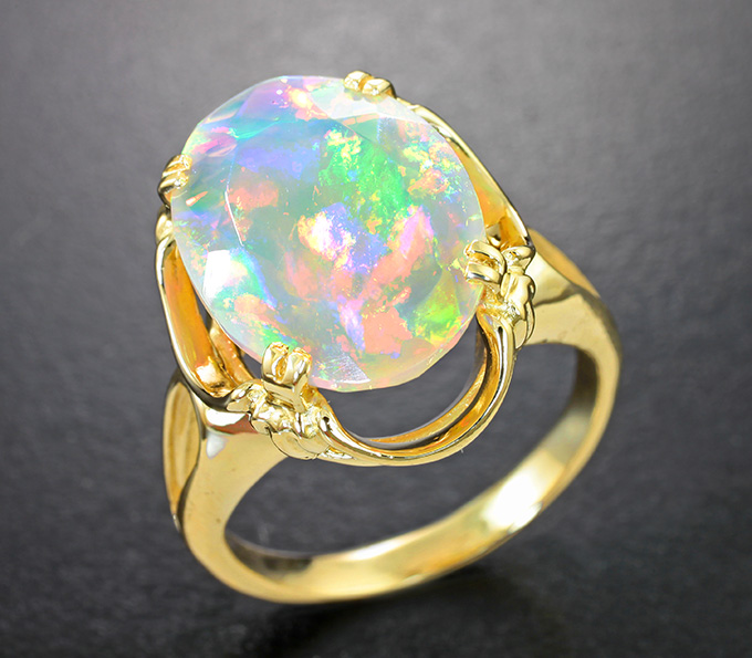 Золото Кольцо с ограненным эфиопским опалом 4,54 карата