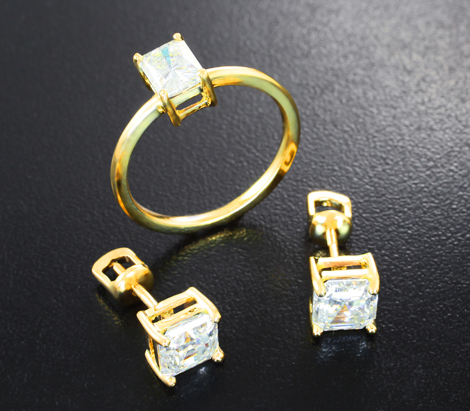 Золото Комплект с муассанитами 3,64 карата