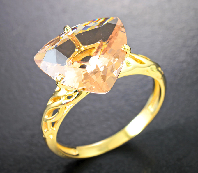 Золото Кольцо с морганитом высокой чистоты 4,51 карата