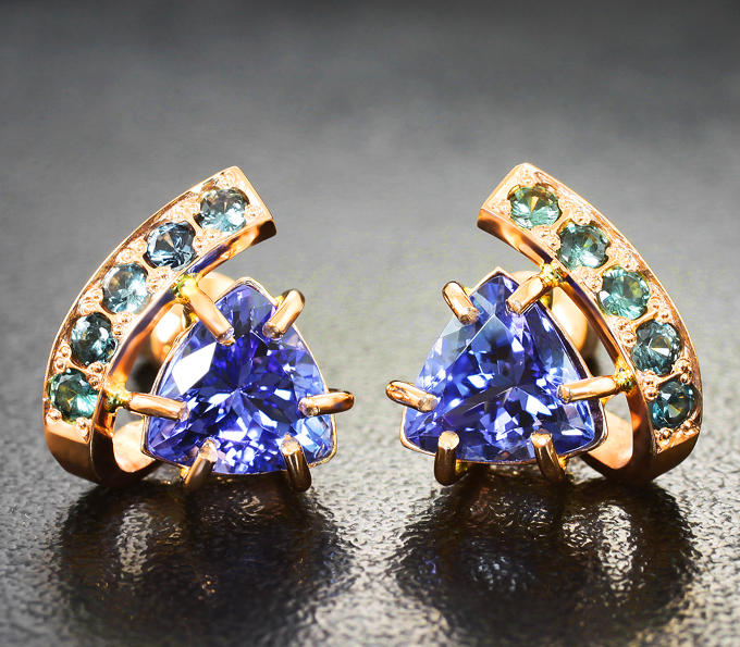 Золото Пусеты с танзанитами 2,45 карата и гранатами со сменой цвета