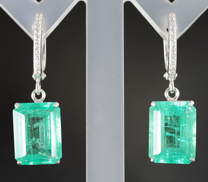 Золото Серьги с изумрудами 10,63 карата и бесцветными цирконами