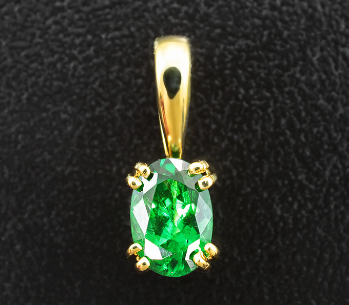 Золото Кулон с цаворитом 0,74 карата