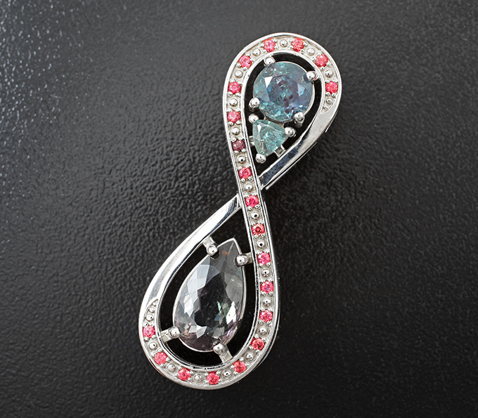 Золото Кулон с александритами 2,05 карата, зултанитом и розовыми сапфирами