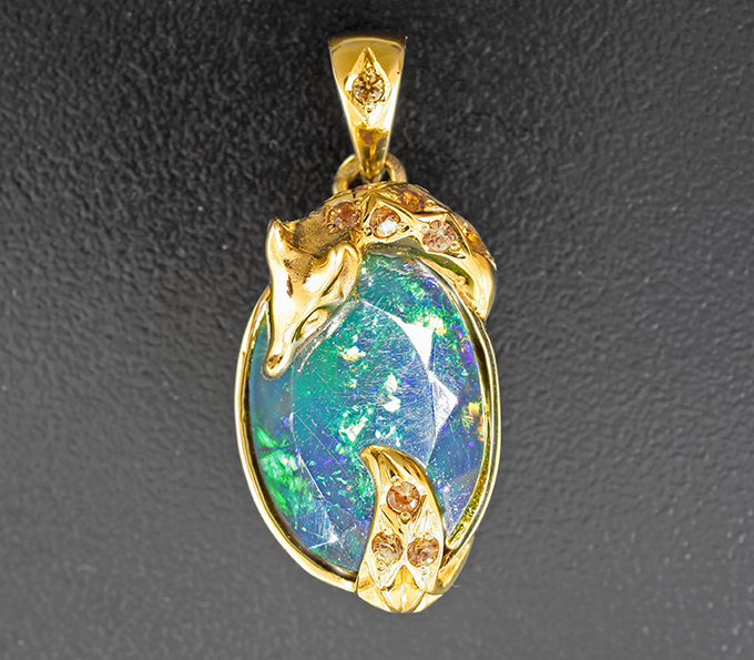 Золото Кулон с ограненным черным опалом 6,25 карата и оранжевыми сапфирами