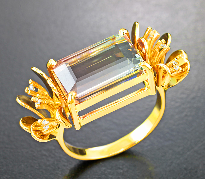 Золото Кольцо с турмалином 8,2 карата и бесцветными цирконами