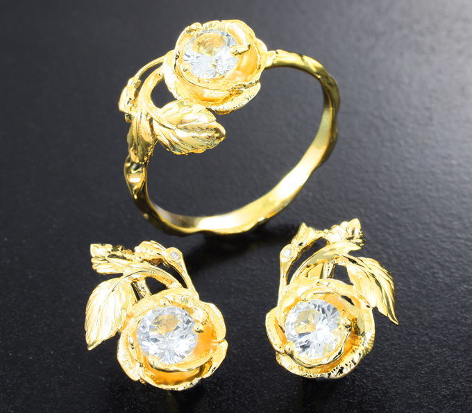 Золото Комплект с ограненными бесцветными фенакитами 1,52 карата и бриллиантами