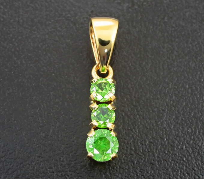 Золото Кулон с уральскими демантоидами 0,95 карата