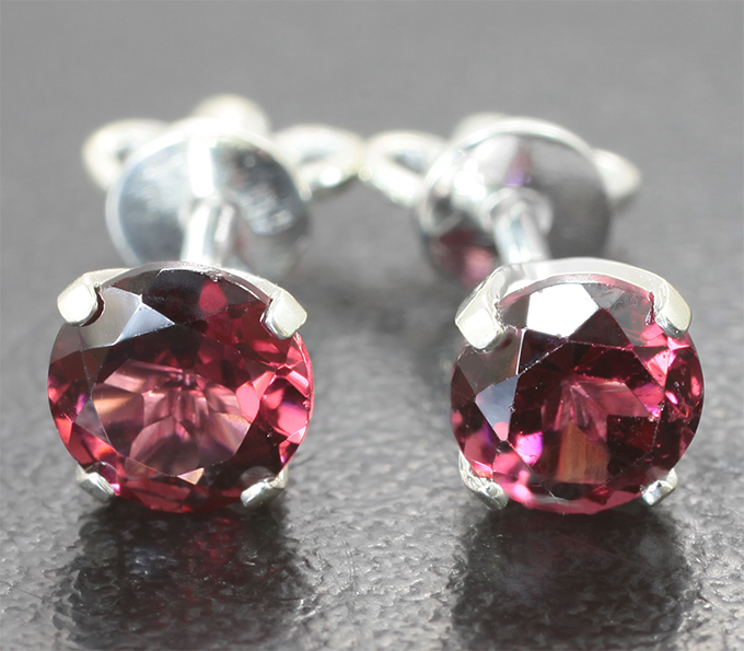 Серебро 925 Пусеты с  пиропами гранатами 2,07 карата 
