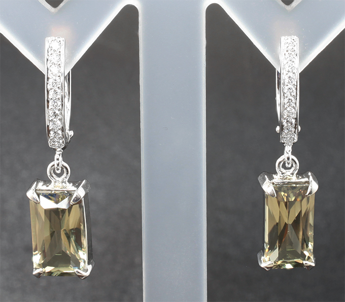 Золото Серьги с диаспорами высокой чистоты 5,56 карата и бриллиантами