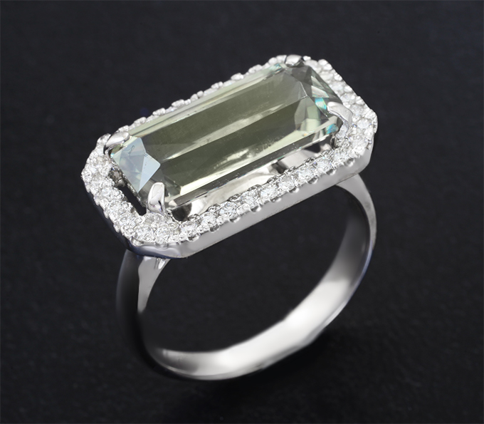 Золото Кольцо с диаспором 5,58 карата и бриллиантами