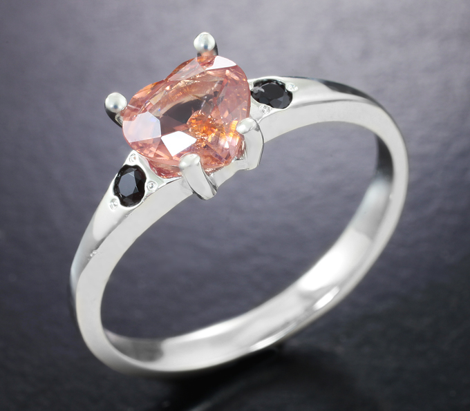 Серебро 925 Кольцо с желтовато-оранжевой 0,9 карата и черными шпинелями