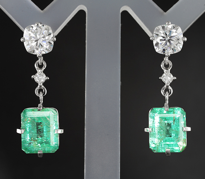 Золото Серьги с изумрудами 5,2 карата и муассанитами 2,75 карата