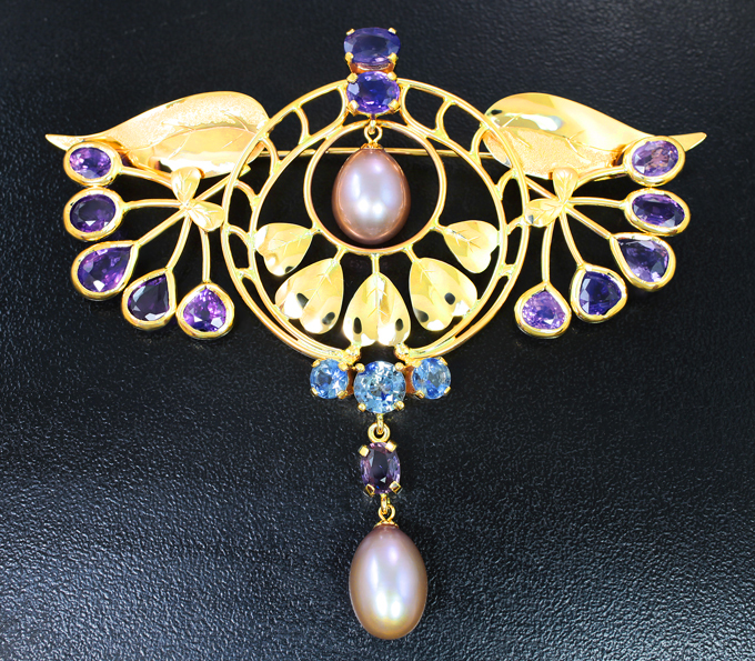 Золото Брошь с жемчугом и сапфирами 13,51 карата