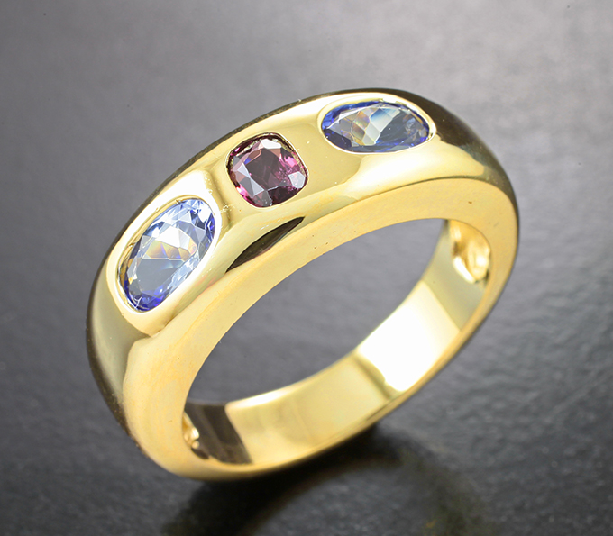 Золото Кольцо cо шпинелью 0,5 карата и танзанитами