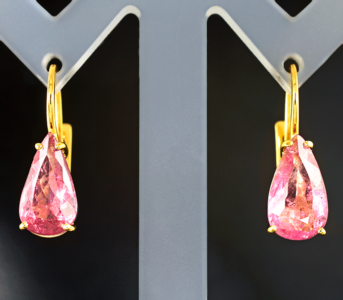 Золото Серьги с неоново-розовыми турмалинами 3,66 карата