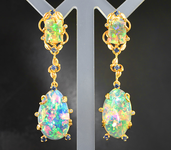 Золото Серьги с кристаллическими эфиопскими опалами 19,98 карата, сапфирами и бриллиантами