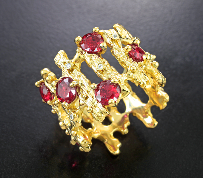 Золото Кольцо cо шпинелями 2,31 карата и бриллиантами