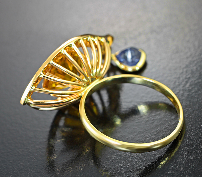 Кольцо с гелиодором 3,46 карата, синим сапфиром и бриллиантами
