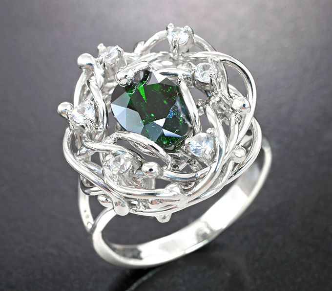 Серебро 925 Кольцо c насыщенным цаворитом гранатом 2,12 карата и бесцветными цирконами