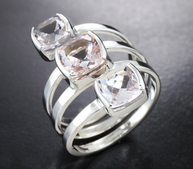 Золото Кольцо с морганитами 3,56 карата