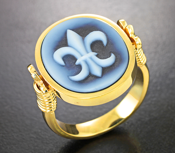 Золото Кольцо с камеей из полихромного агата 6,47 карата