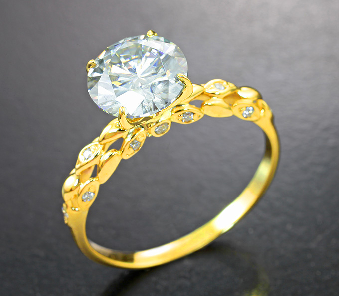 Золото Кольцо с муассанитом 1,82 карата и бриллиантами