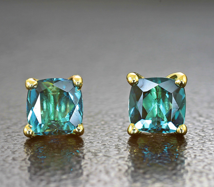 Золото Пусеты с индиголитами турмалинами 0,54 карата