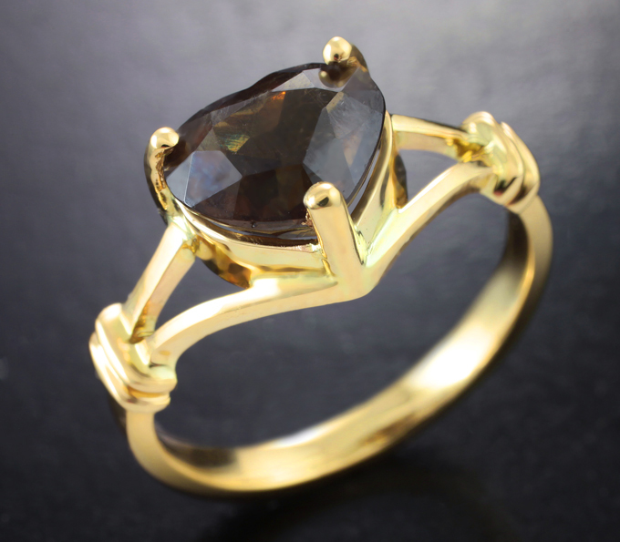 Золото Кольцо с крупным гранатом со сменой цвета 3,16 карата