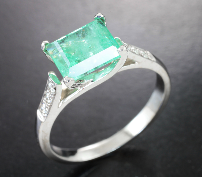 Золото Кольцо с изумрудом 1,91 карата и бриллиантами