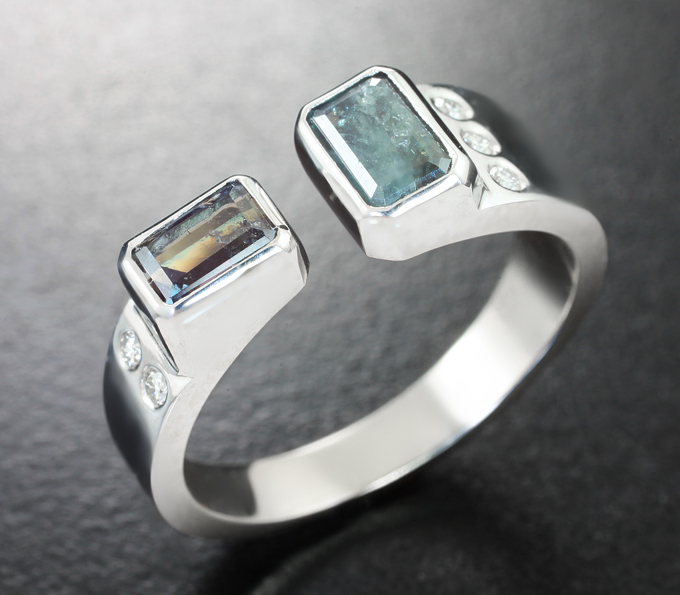 Золото Кольцо с уральскими александритами 1,39 карата и бриллиантами