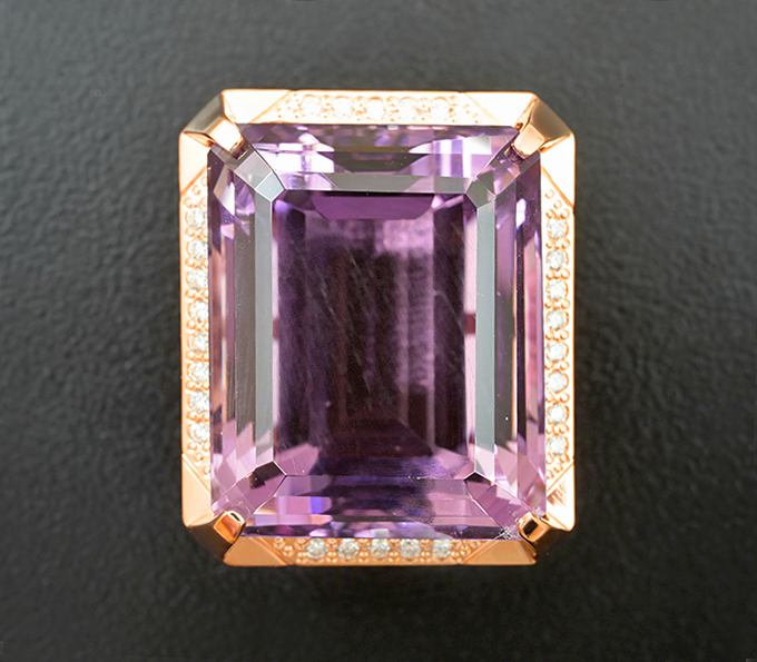 Золото Кулон с чистейшим крупным аметистом 42,16 карата и бриллиантами