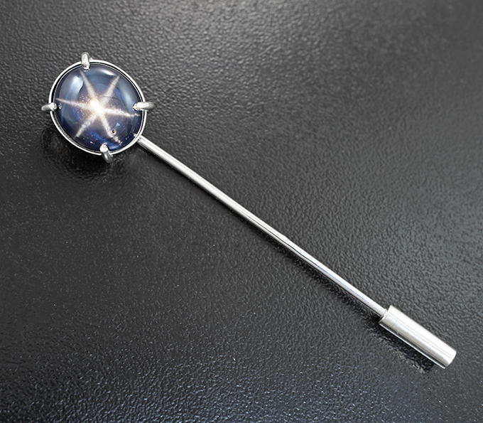 Серебро 925 Брошь с крупным звездчатым сапфиром 13,69 карата