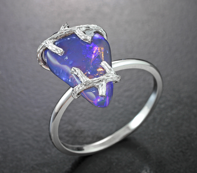 Золото Кольцо с австралийским черным опалом 2,93 карата