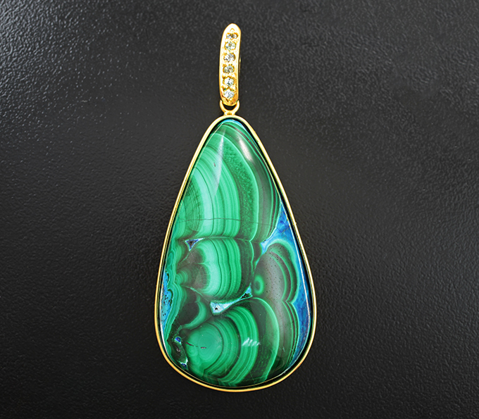 Золото Кулон с азурмалахитом 89,54 карата и сине-зелеными сапфирами
