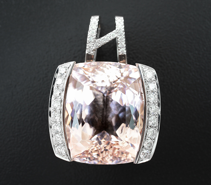 Золото Кулон с морганитом 36,69 карата и бриллиантами