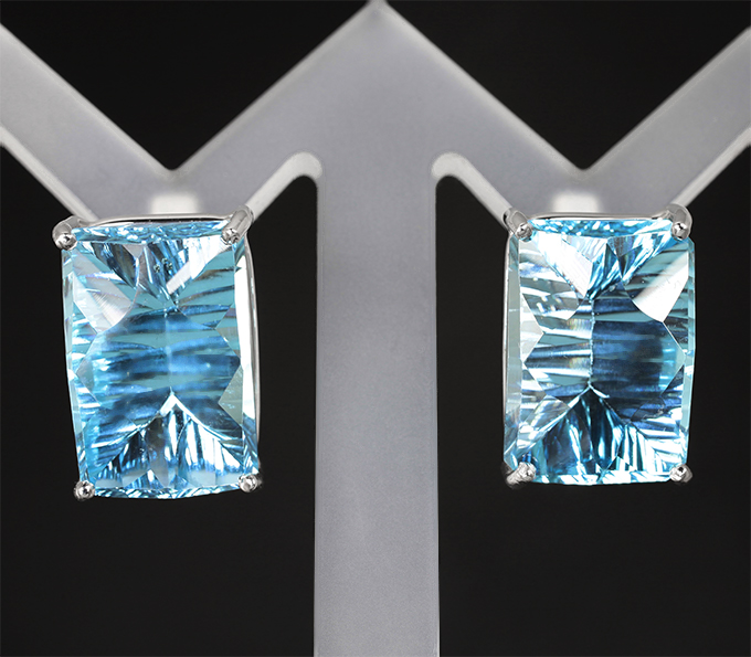 Золото Серьги с голубыми топазами 33,82 карата