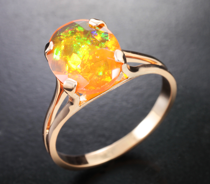 Золото Кольцо с ограненным эфиопским опалом 1,61 карата