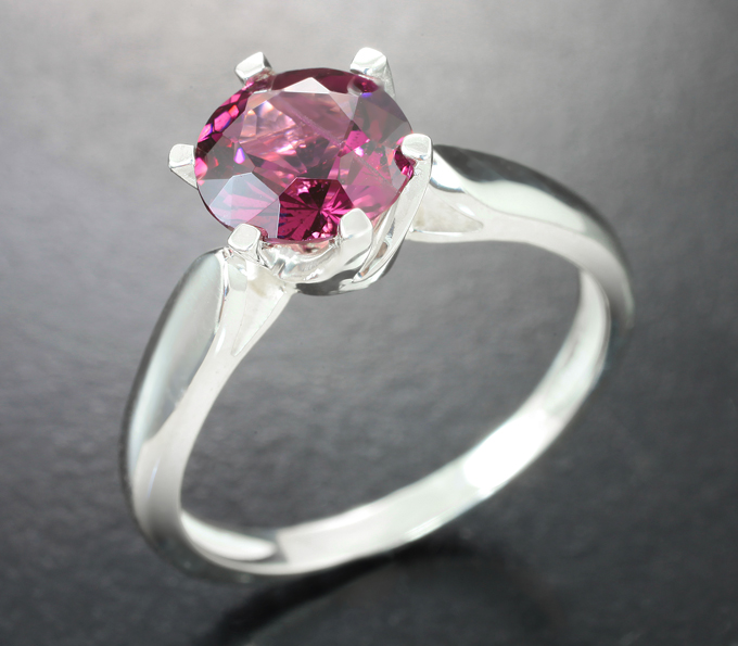 Серебро 925 Кольцо с красной шпинелью 1,69 карата