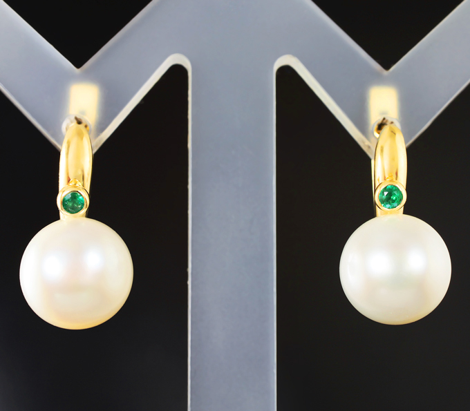 Золото Серьги с морским жемчугом 10,08 карата и изумрудами