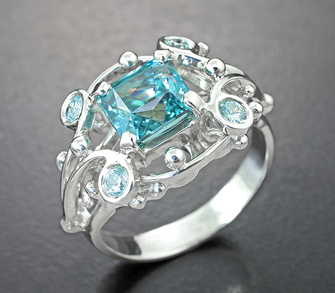 Серебро 925 Кольцо с голубым цирконом 3 карата и малыми цирконами